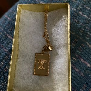 NWOT - Gold Tone Letter T Necklace/Pendant